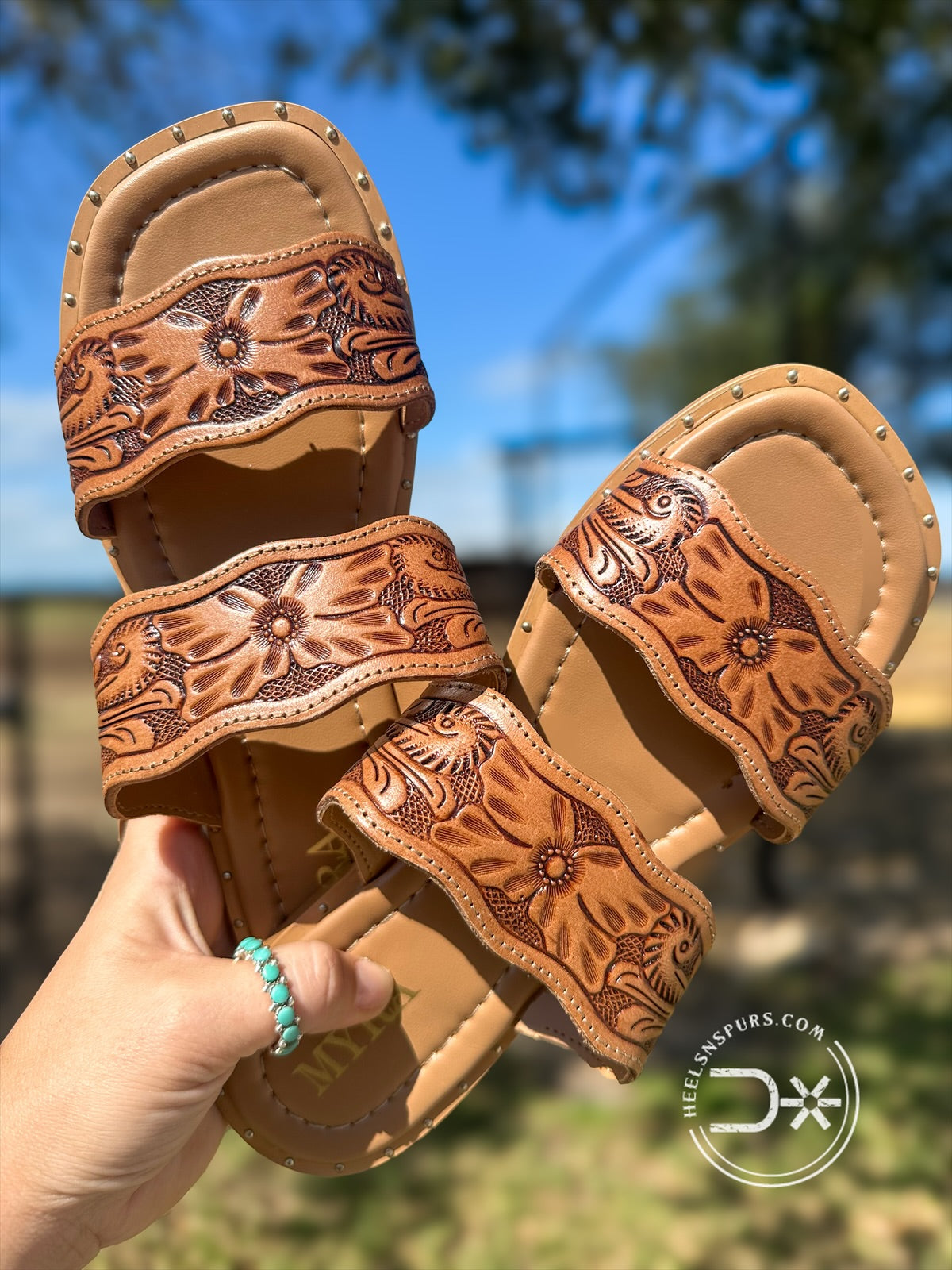 Santa Fe Daisy Sandals ~ Natural