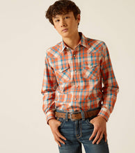 Load image into Gallery viewer, Hilario Retro Fit Snap Shirt ~ Ariat
