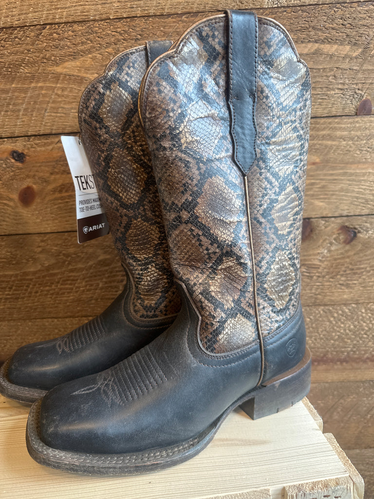Size 6 new Ariat boots
