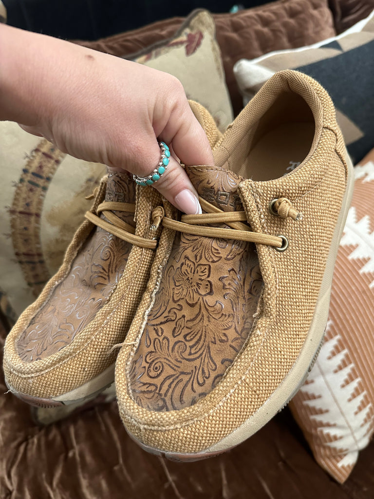 Size 7  worn once