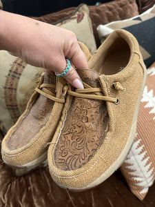 Size 7  worn once
