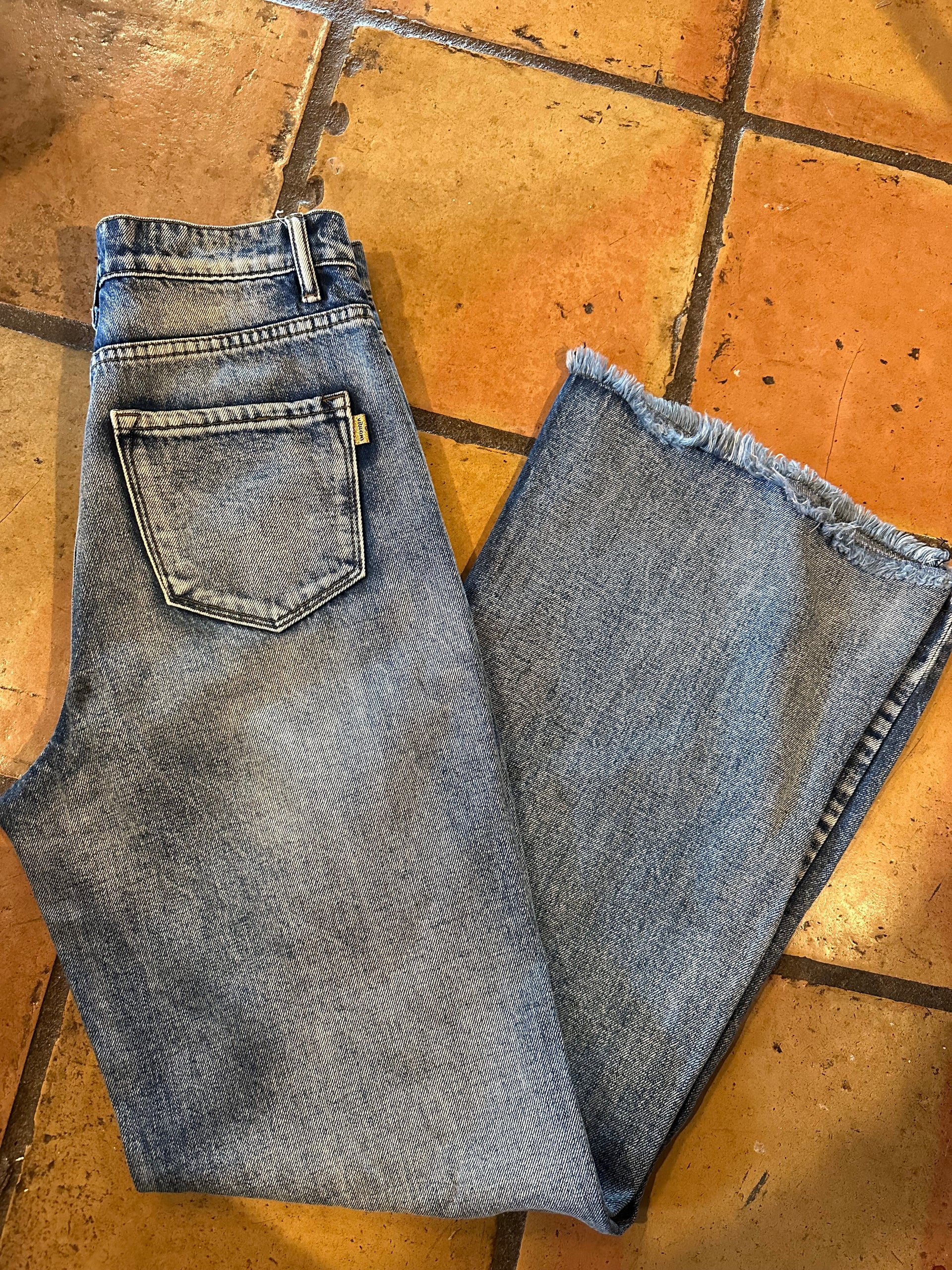 Vibrant size 5(26) lightly worn