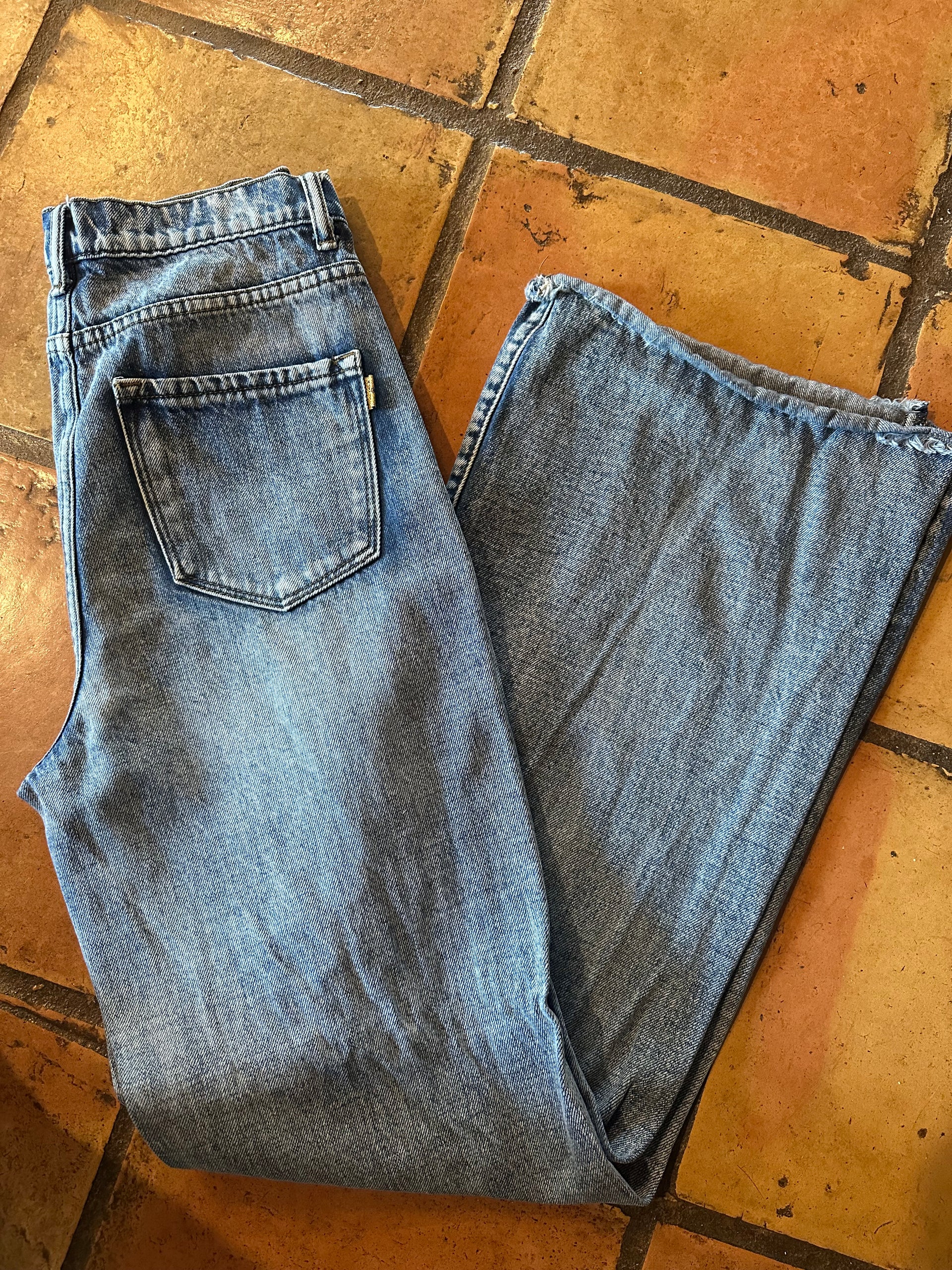 Size 5/26 vibrant lightly worn