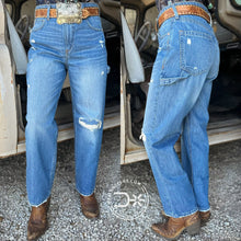 Load image into Gallery viewer, Ariat Relaxed Straight Tomboy Carpenter Jeans ~ (8277)
