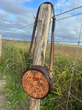 Load image into Gallery viewer, San Juan Round Tooled Crossbody ~ Natural &amp; Black
