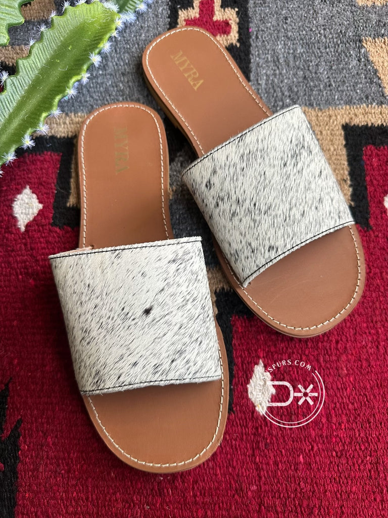 Kemma Sandals ~ Size 9