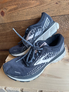 Size 8 has some wear