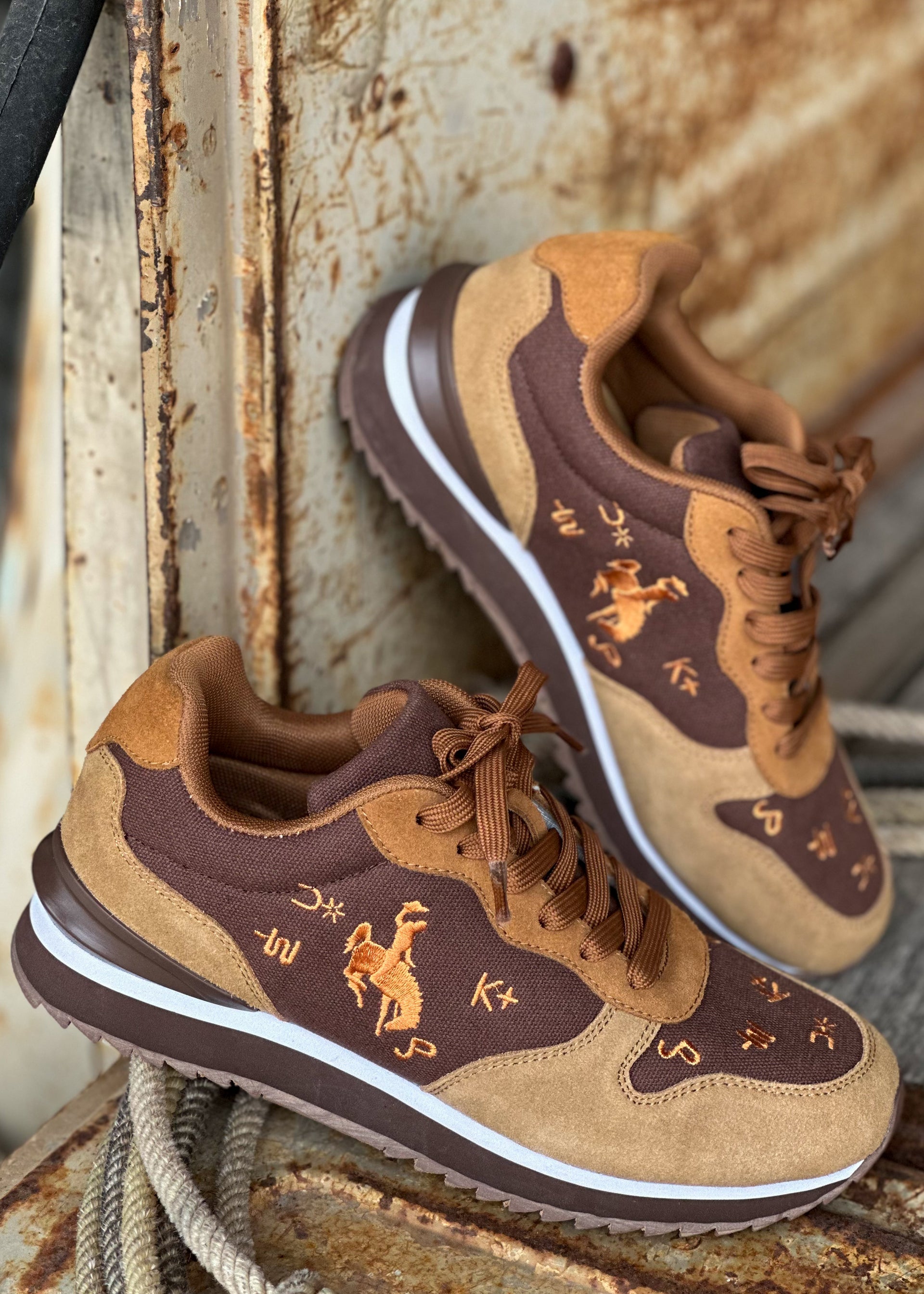 Brand It Bronc Sneakers