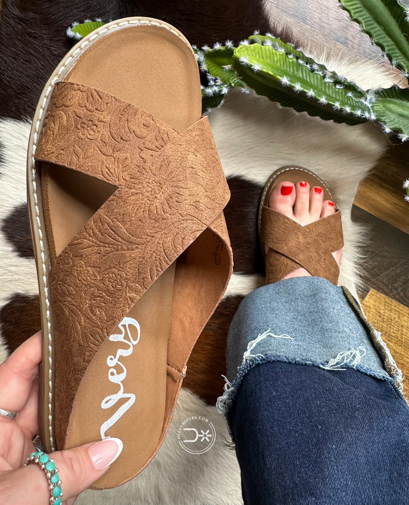 Twaney Sandals ~ Tan