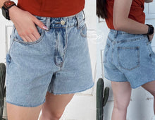 Load image into Gallery viewer, 90’s Denim Shorts
